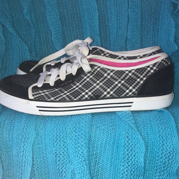 👟Roxy Black & White Sneakers WS06 - Picture 1 of 3